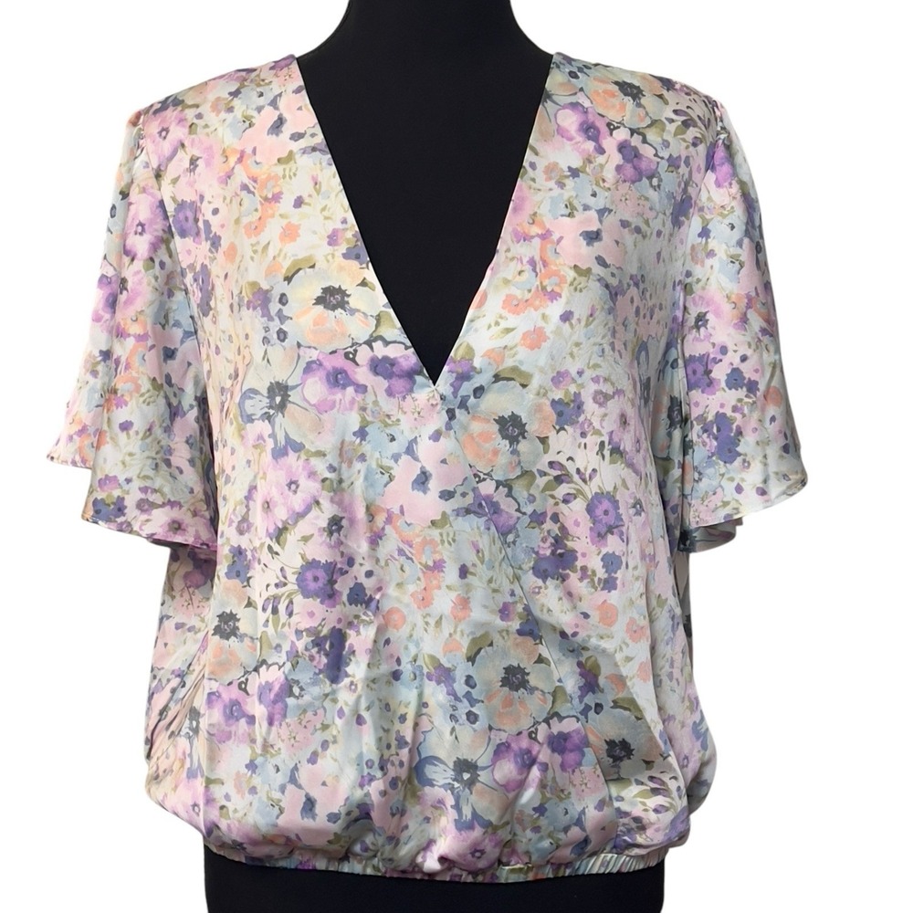 ASTR The Label Blue Purple Floral Top XL Flutter Sleeve V-Neck Wrap Fitted Waist
